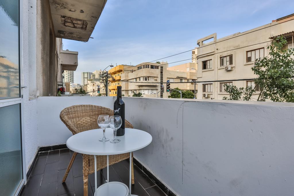 Designed Beach Apartments Tel Aviv Exterior photo
